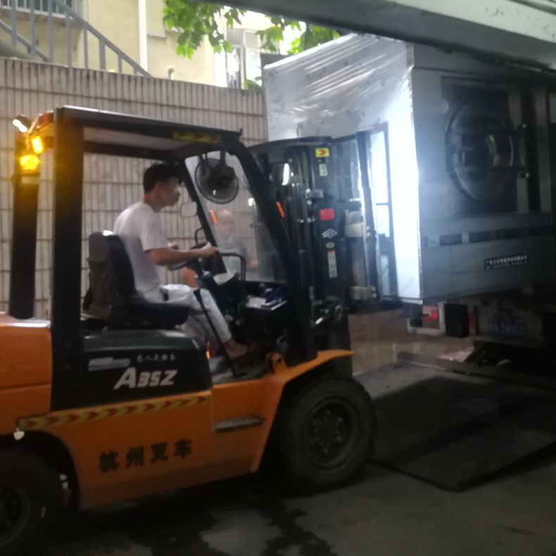 工業洗衣機卸車