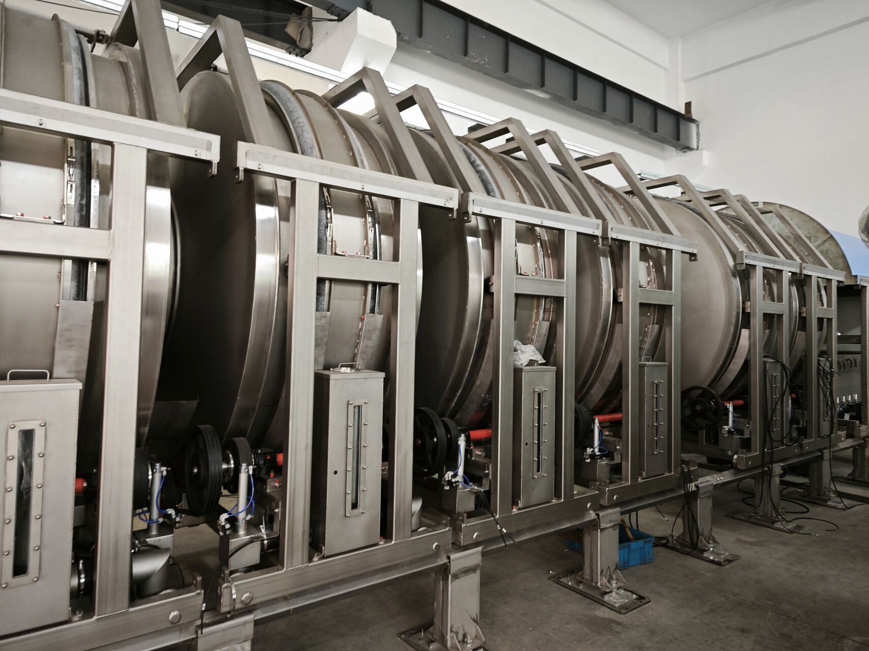 高效洗衣龍 布草洗滌產(chǎn)能飆升 工業(yè)洗衣機行業(yè)升級方案